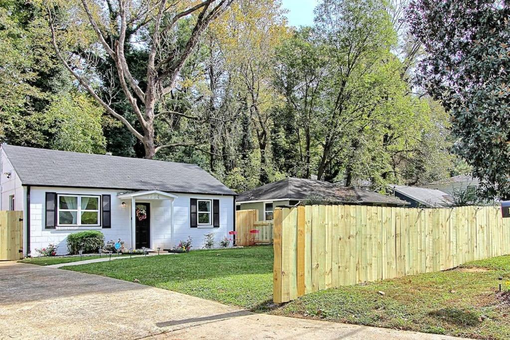West End Bungalow Perfect To Work, Play, & Escape アトランタ エクステリア 写真