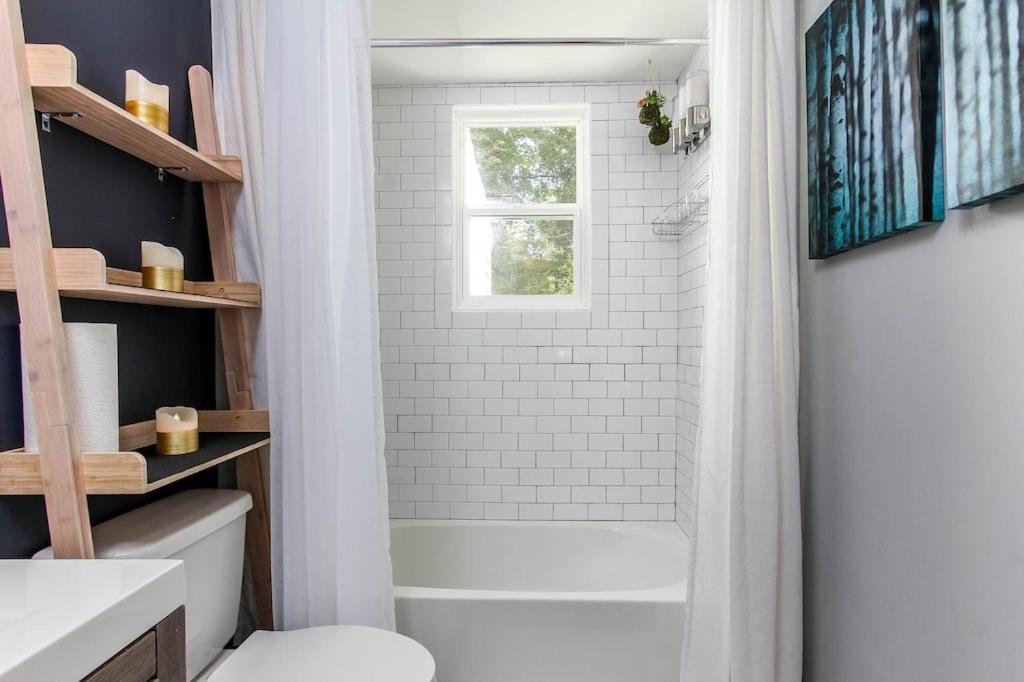 West End Bungalow Perfect To Work, Play, & Escape アトランタ エクステリア 写真