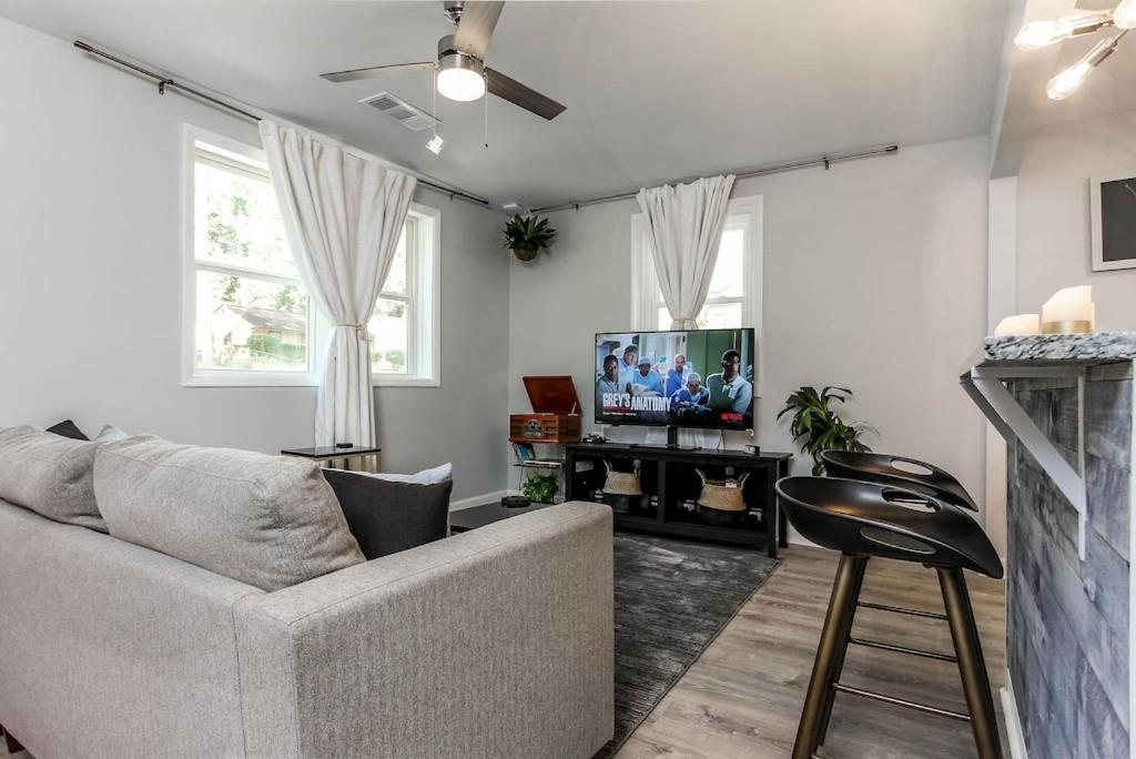 West End Bungalow Perfect To Work, Play, & Escape アトランタ エクステリア 写真