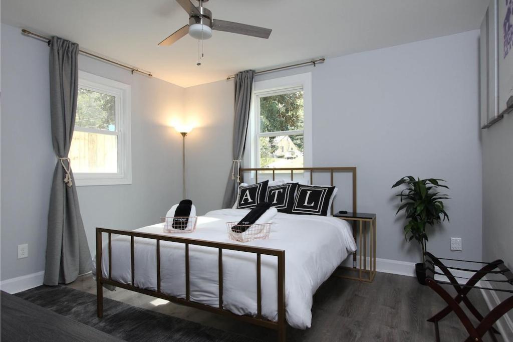 West End Bungalow Perfect To Work, Play, & Escape アトランタ エクステリア 写真